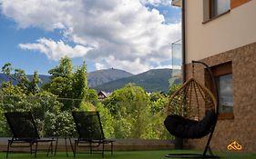 Apartamenty z tarasem blisko stoku by Four Seasons
